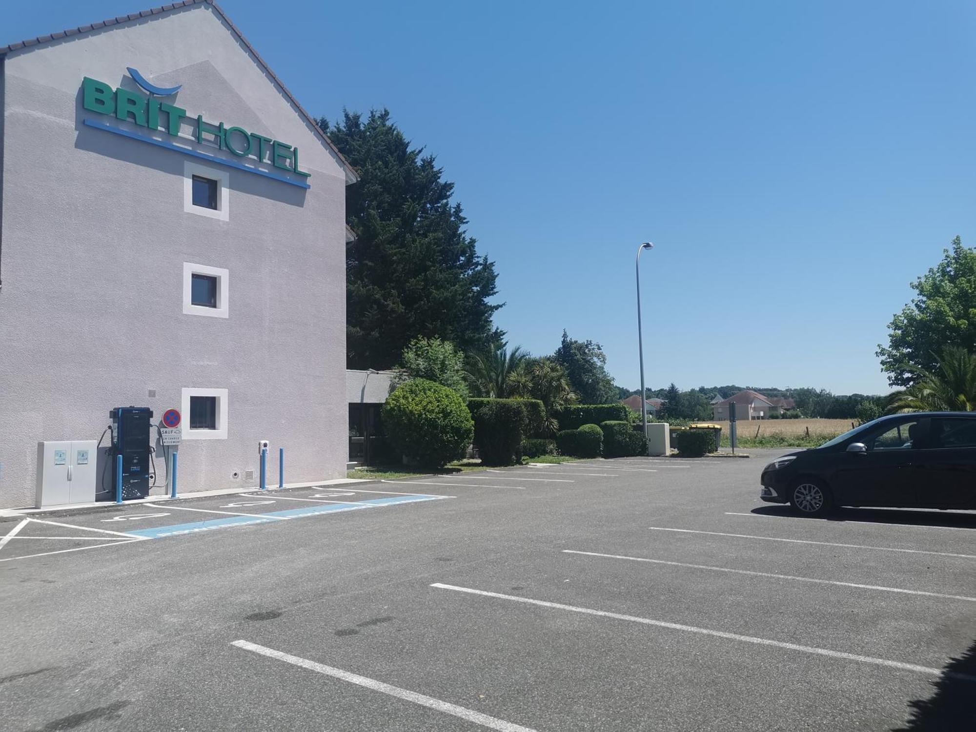 Brit Hotel Confort Pau Lons Exteriér fotografie
