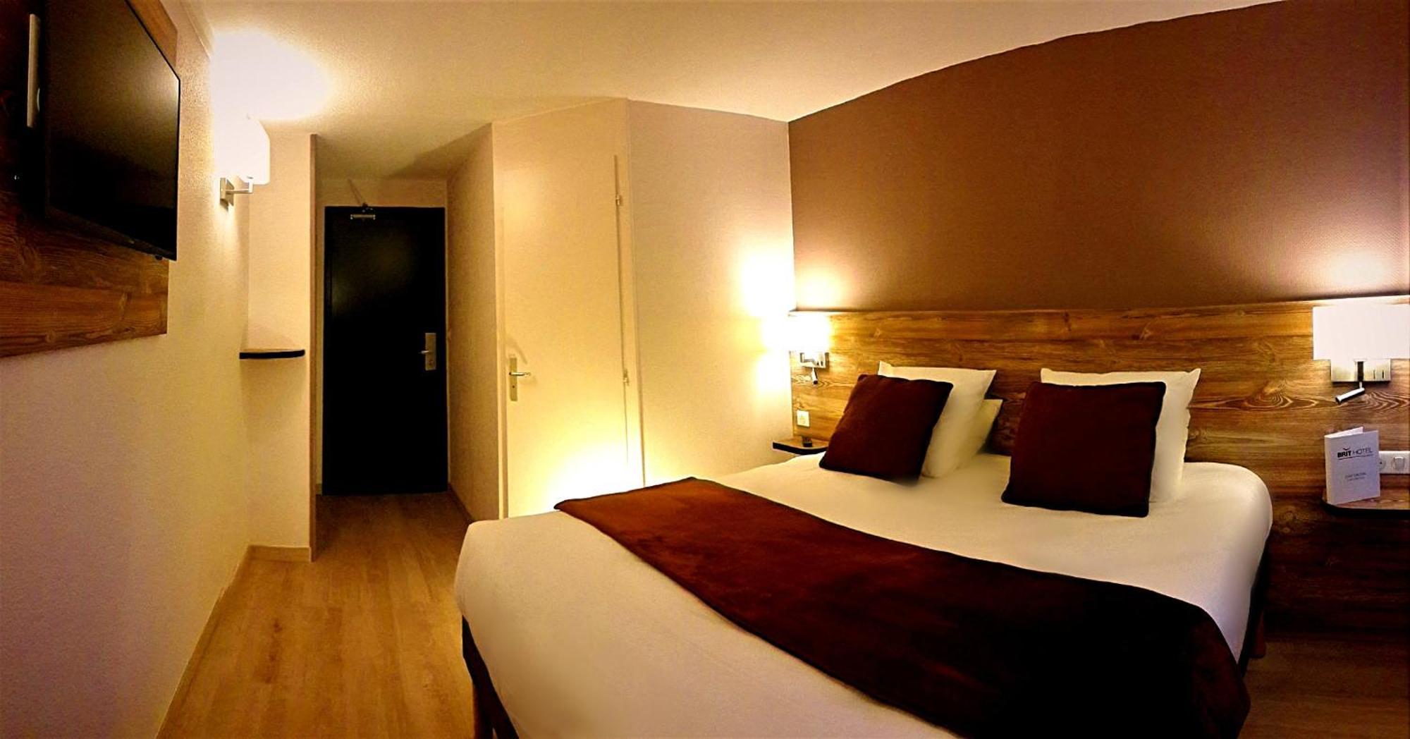 Brit Hotel Confort Pau Lons Exteriér fotografie