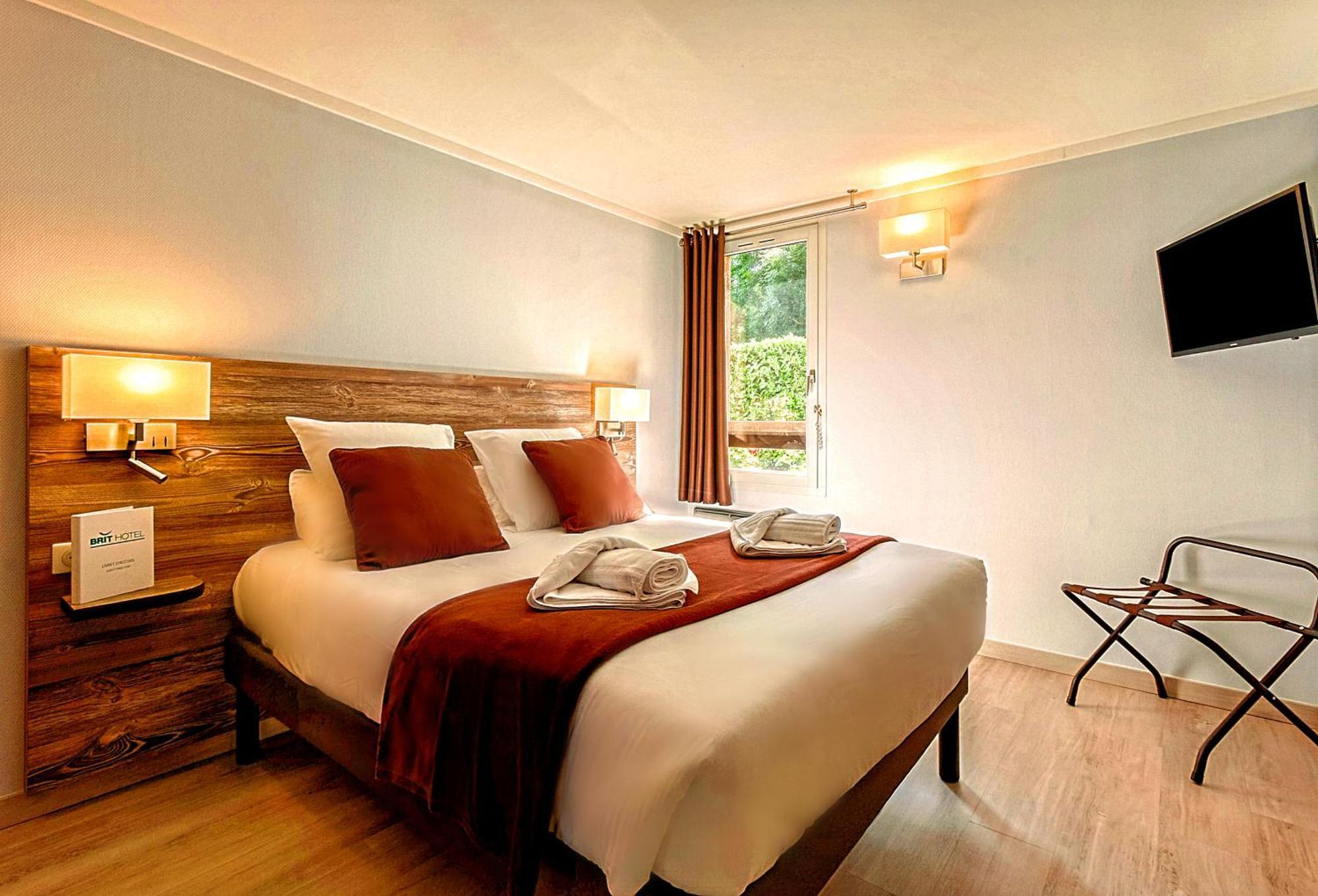 Brit Hotel Confort Pau Lons Exteriér fotografie