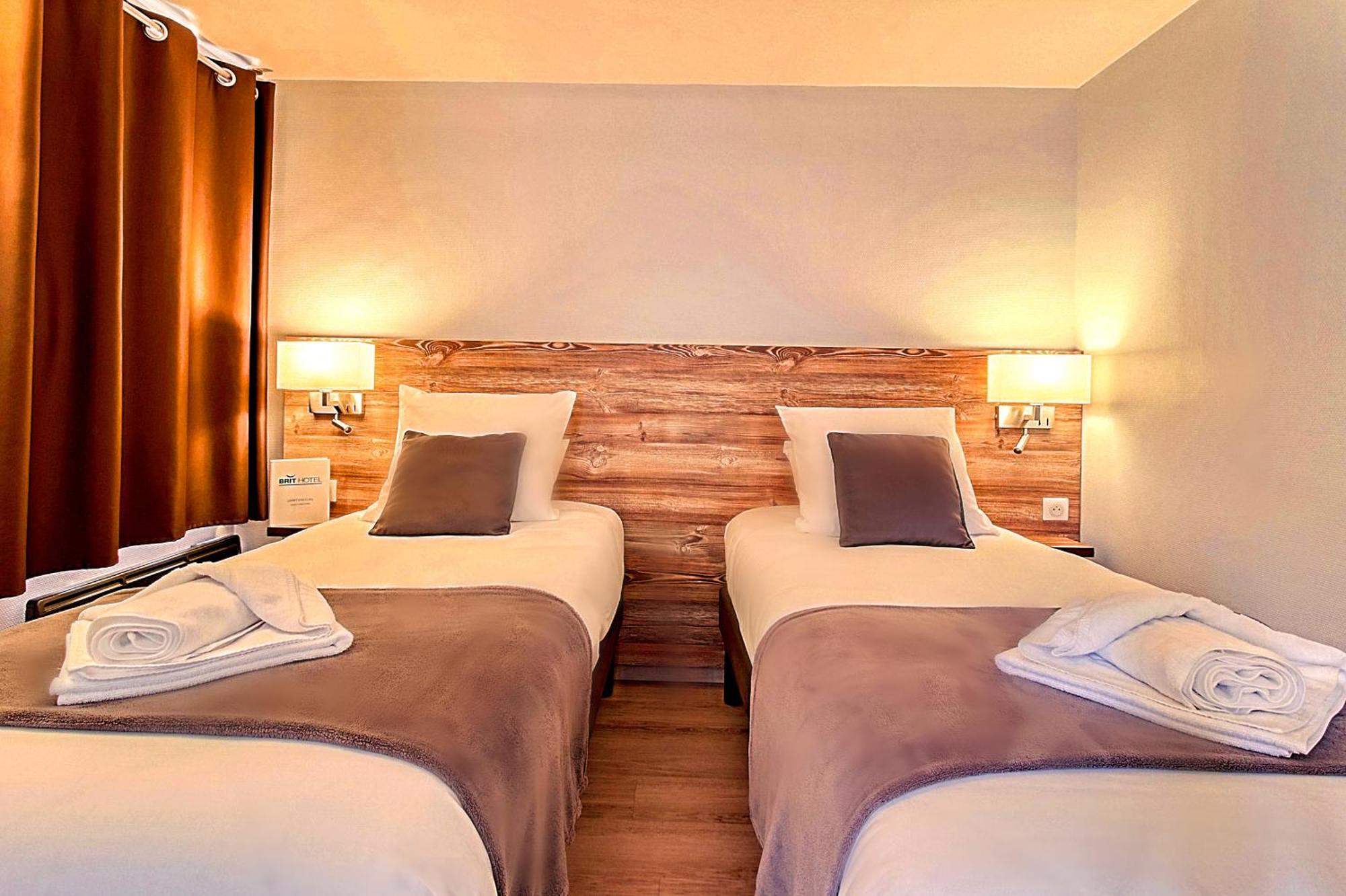 Brit Hotel Confort Pau Lons Exteriér fotografie