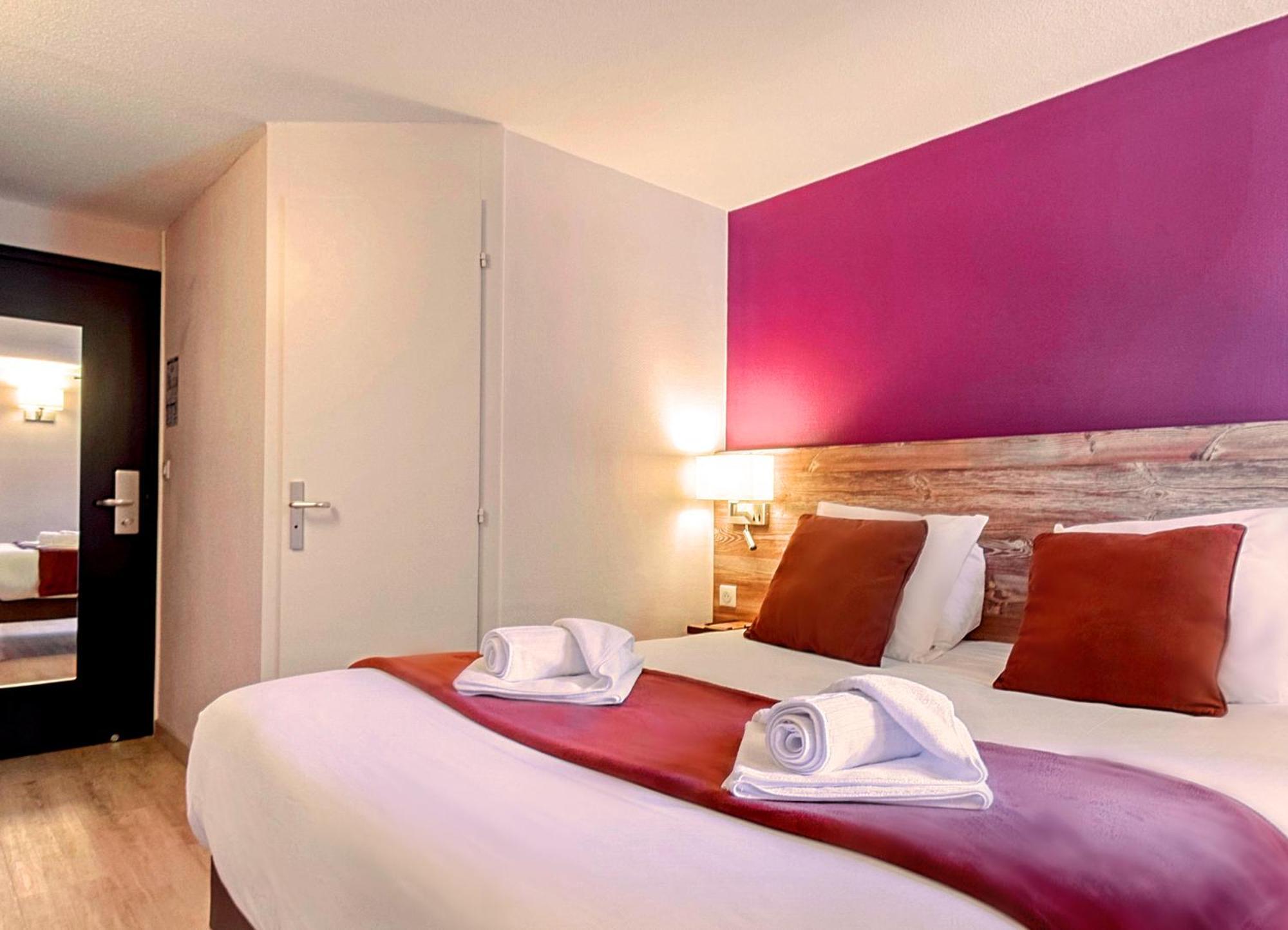 Brit Hotel Confort Pau Lons Exteriér fotografie