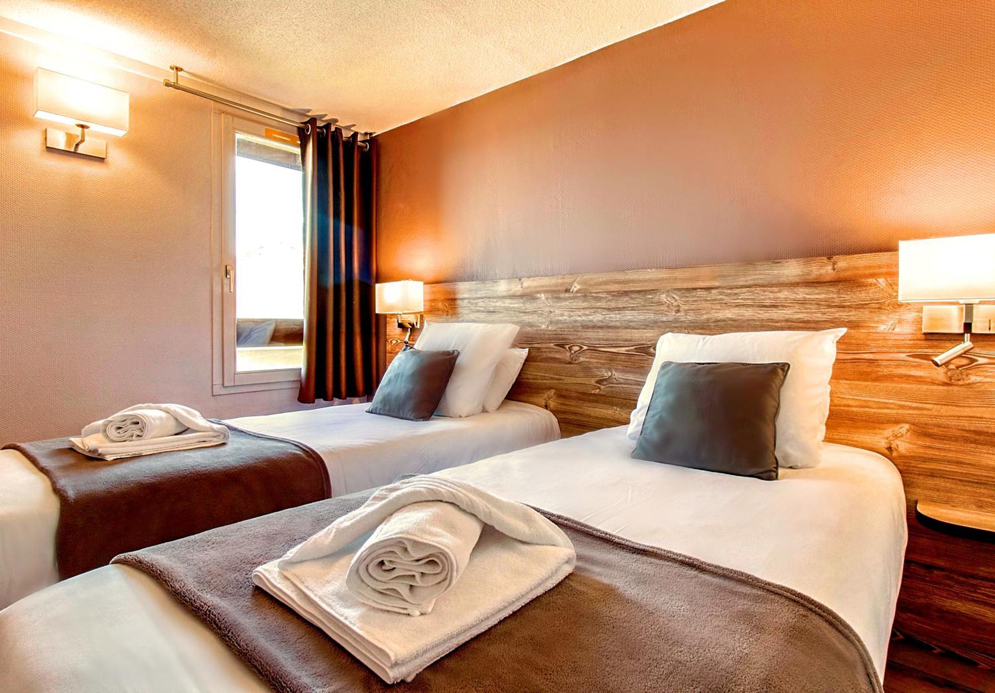 Brit Hotel Confort Pau Lons Exteriér fotografie