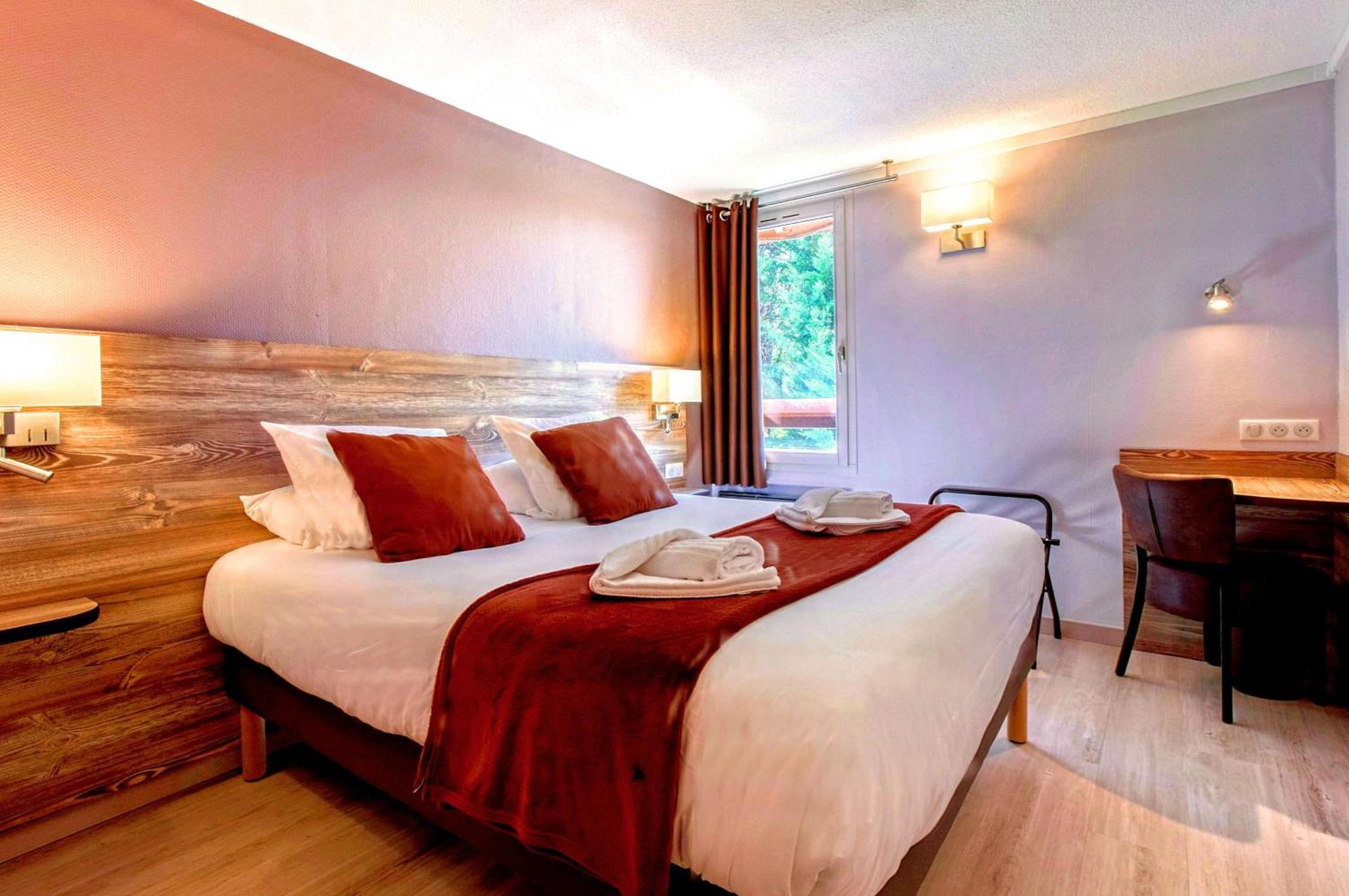 Brit Hotel Confort Pau Lons Exteriér fotografie