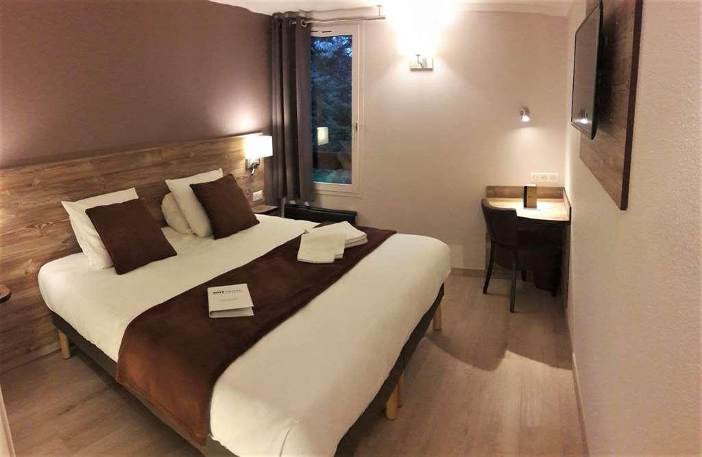 Brit Hotel Confort Pau Lons Pokoj fotografie