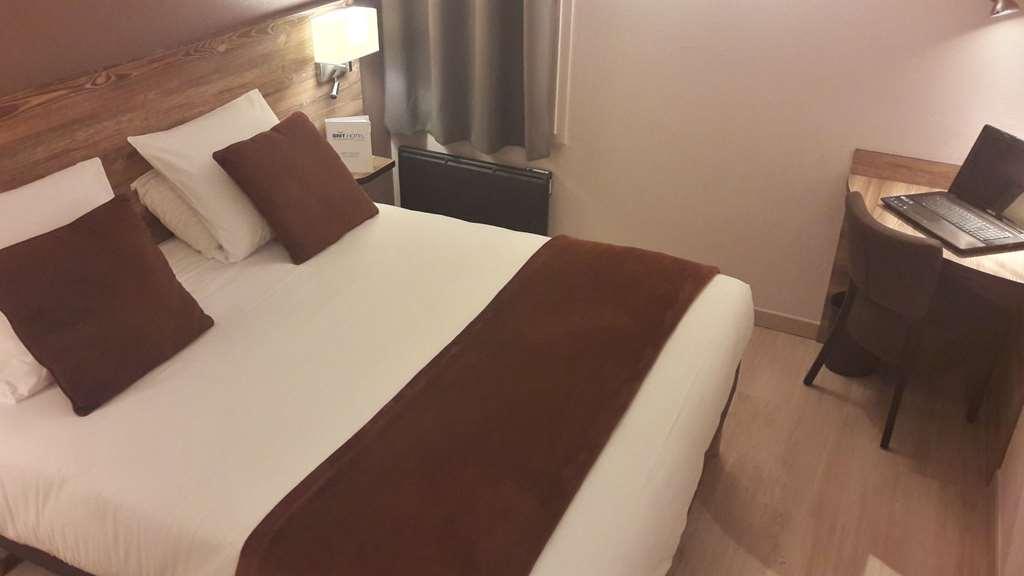 Brit Hotel Confort Pau Lons Pokoj fotografie