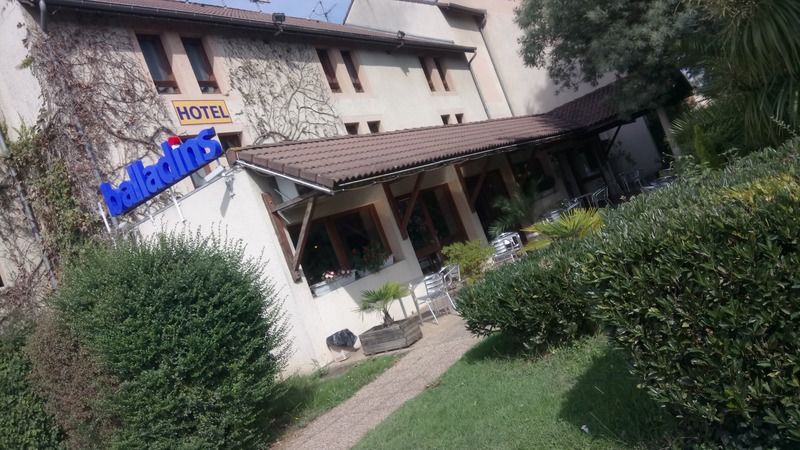 Brit Hotel Confort Pau Lons Exteriér fotografie